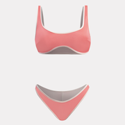 Bikini coral con ribetes blancos vista frontal en fondo neutro.