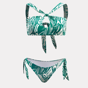 Bikini halter cruzado verde con estampado de hojas, vista frontal en fondo neutro.