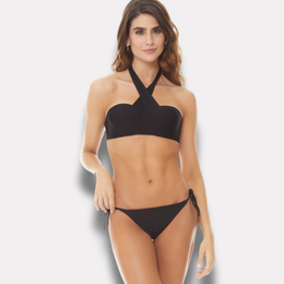 Bikini negro multiforma estilo halter con tiras cruzadas en el cuello.