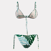 Bikini triángulo eco print verde con diseño de ondas, vista frontal en fondo neutro.