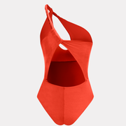 Traje de baño entero One Shoulder con tirante cruzado en un hombro y abertura frontal.